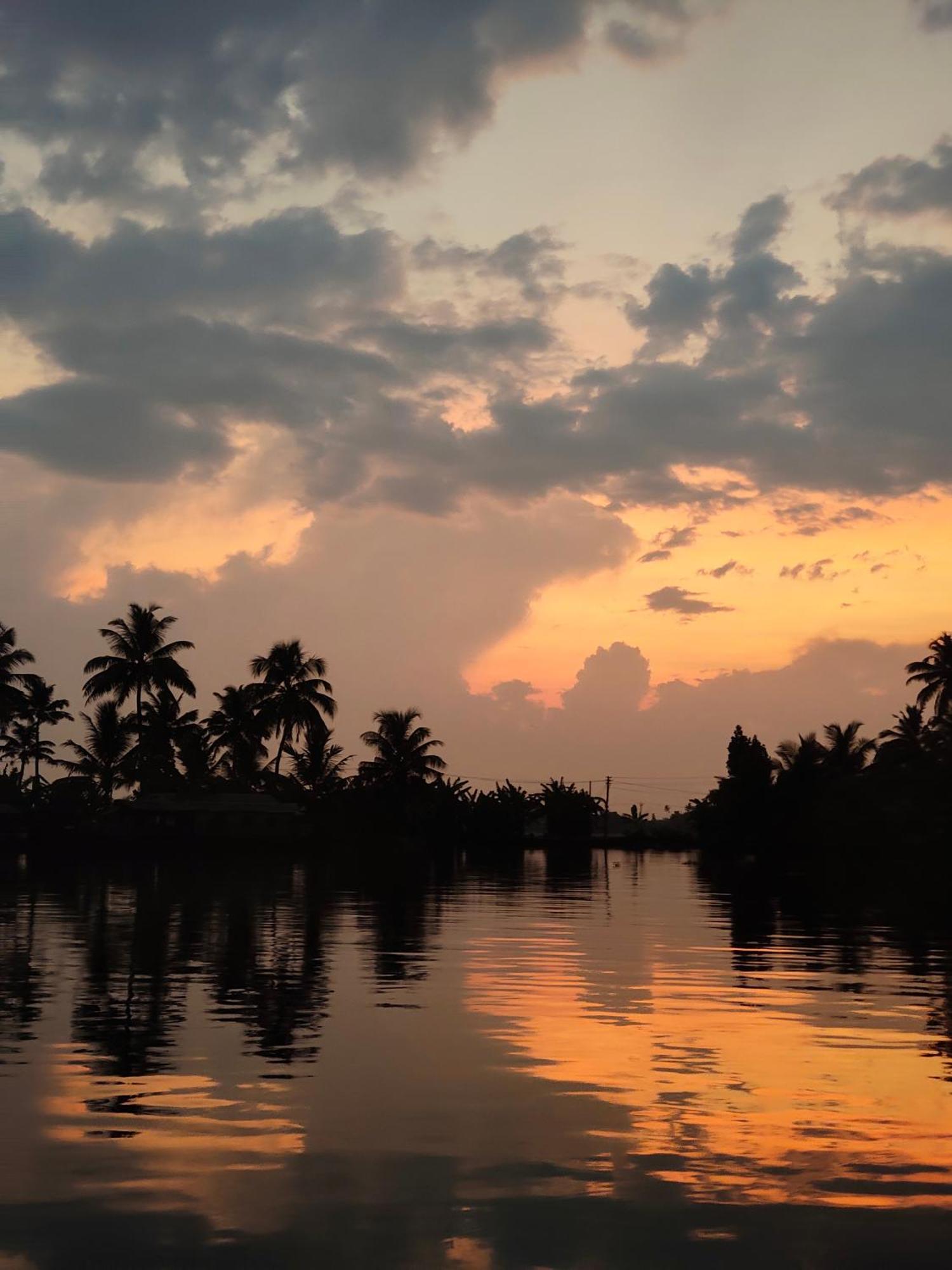 Jeehaa Homestay Alappuzha Extérieur photo